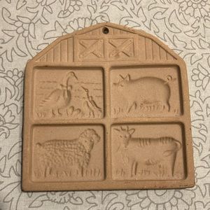 PAMPERED CHEF stoneware barnyard cookie mold